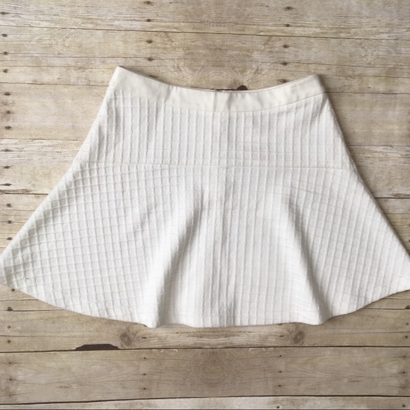 Banana Republic Dresses & Skirts - NWT Banana Republic White Textured Skater Skirt